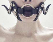  unusual-gag-101_ring_haute_couture.jpg thumbnail